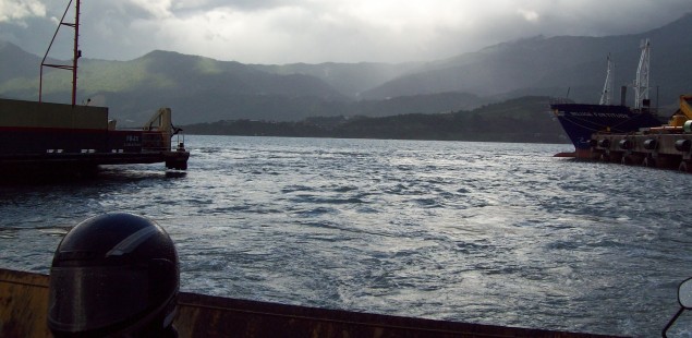 Travessia da balsa entre São Sebastião e Ilha Bela